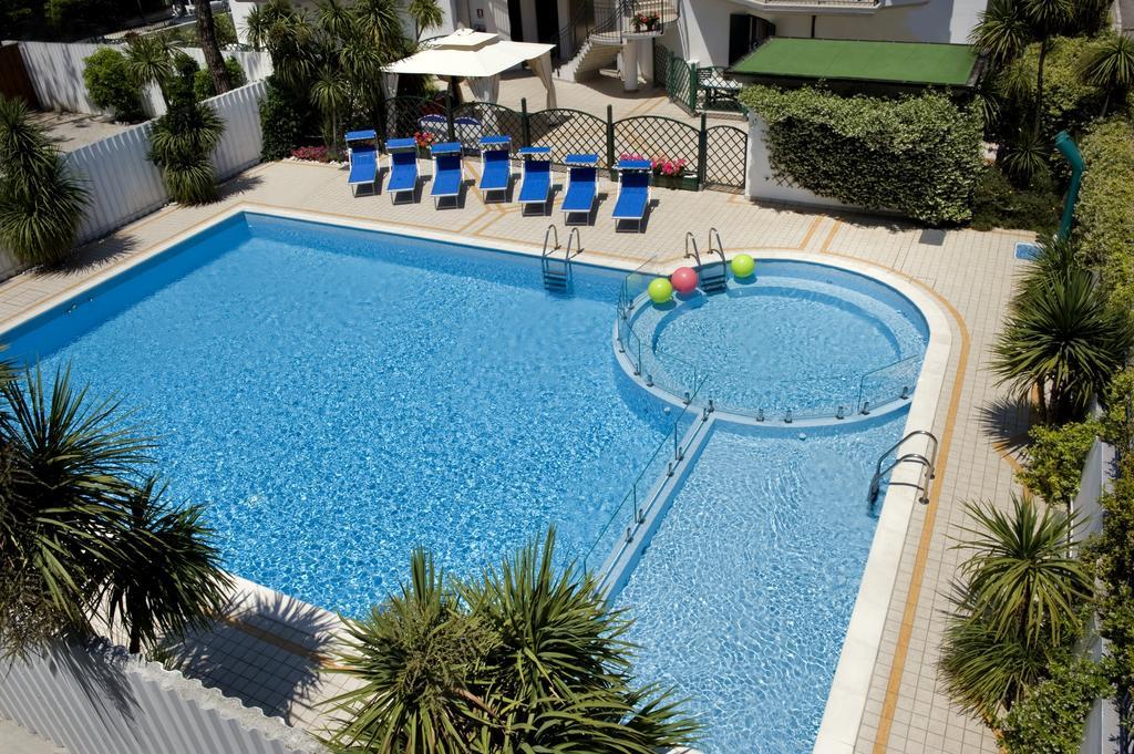 Residence Acquamarina Сан-Бенедетто-дель-Тронто Екстер'єр фото