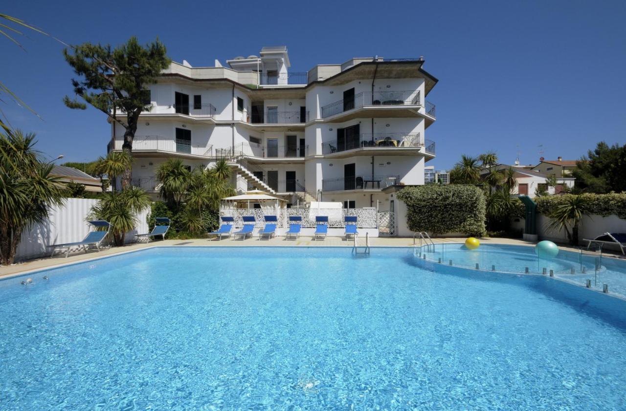 Residence Acquamarina Сан-Бенедетто-дель-Тронто Екстер'єр фото