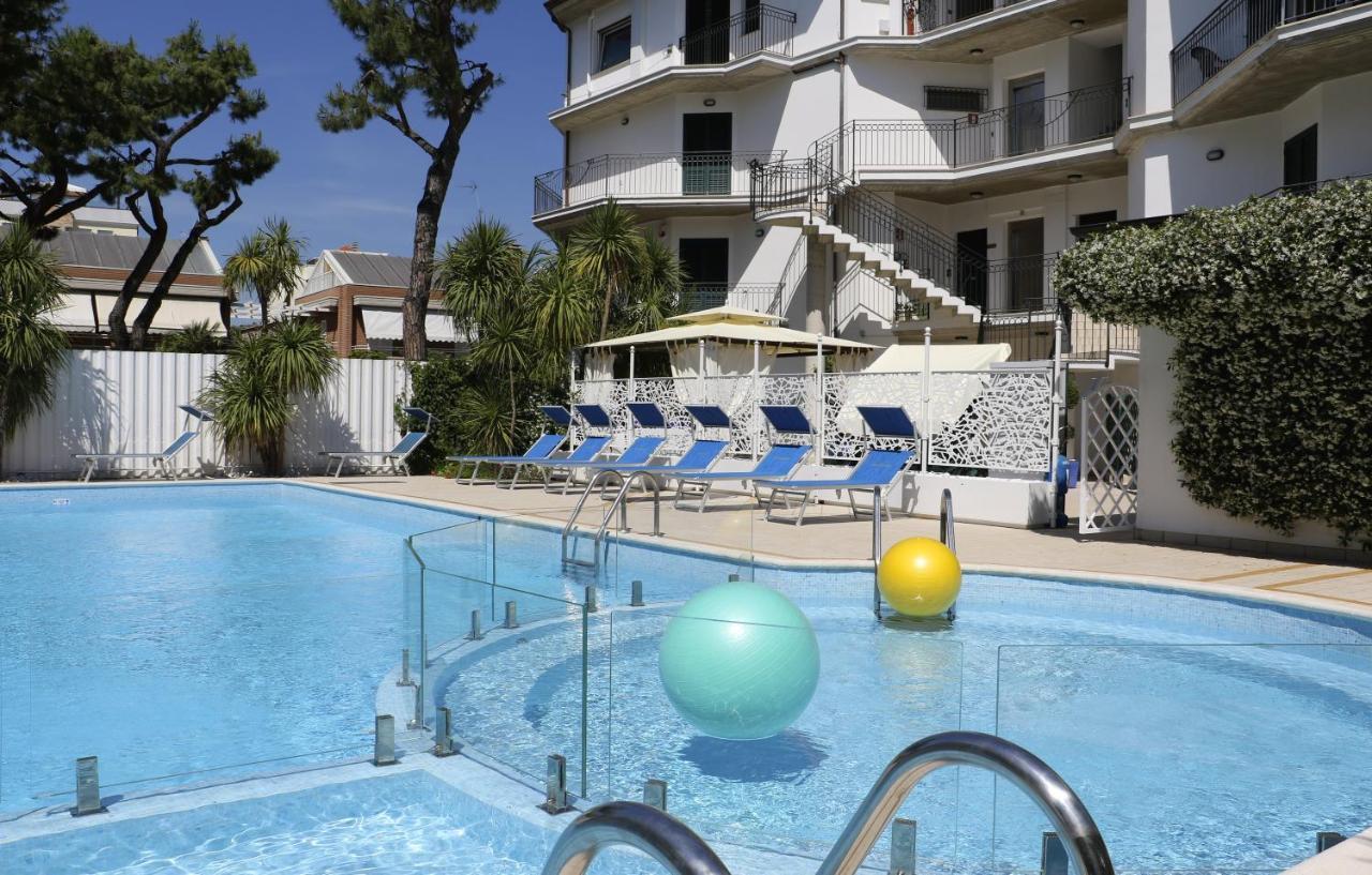 Residence Acquamarina Сан-Бенедетто-дель-Тронто Екстер'єр фото